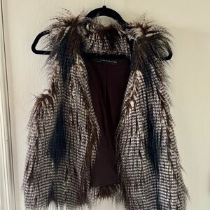 Zara Women's Brown and Black Faux Fur Vest